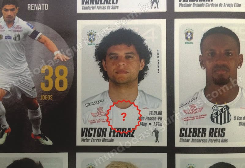 Campeonato Brasileiro 2017 - Foto da figurinha 274, do Victor Ferraz, sem o escudo do Santos.