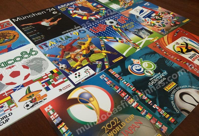 Alguns dos álbuns da Copa do Mundo publicados pela Panini.