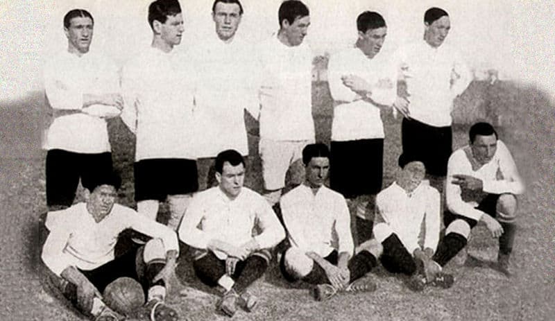 Seleção do Uruguai, campeã da Copa América em 1916.